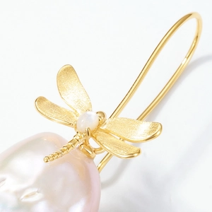 Creative S925 silver dragonfly earrings with baroque pearl and brushed gold finish