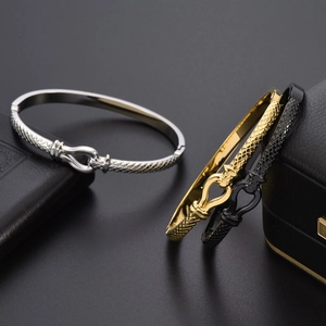Herrenarmband aus Titanstahl mit Rautenmuster in Silber Gold und Schwarz erhältlich