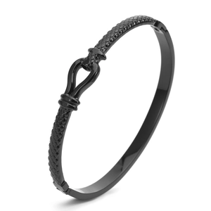 Schwarzes Edelstahl-Herrenarmband mit Hufeisenverschluss und Rautenmuster-Textur