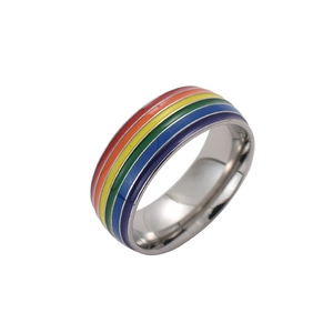 Bague en acier titane avec émail arc-en-ciel, rayures colorées et finition polie