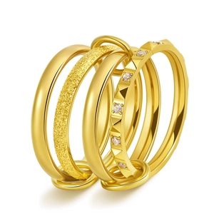 Macro view of linked 18K gold ring set with frosted texture and cubic zirconia details