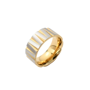 Bague industrielle bicolore en acier titane avec finition brossée et texture triangle