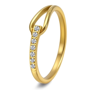 Vue détaillée d'une bague géométrique en or 18K avec sept diamants ronds étincelants