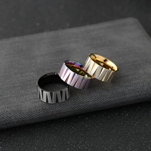 Bagues homme en acier titane noir, doré et arc-en-ciel avec rainures verticales