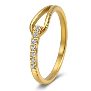 Bague en Acier Titane Géométrique Minimaliste pour Femmes Plaqué Or Argent Incrusté de Strass Tempérament Élégant Bijoux de Mode