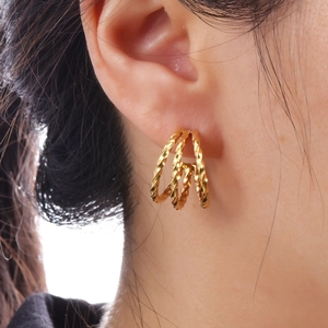 Élégantes boucles d'oreilles créoles torsadées multicouches plaquées or 18 carats pour femme