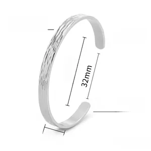 Detailed view of hammered 18K gold-plated steel cuff with 62mm inner diameter and 6mm width