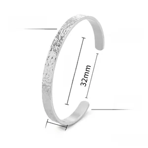 Detailed view of 6mm hammered titanium steel cuff bracelet with dimensions and 13.2g weight