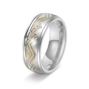 Herrenring aus Titanstahl mit Berge-Inlay-Muster und polierten abgeschrägten Kanten