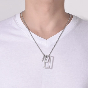 Collier minimaliste en acier titane argenté avec double pendentif rectangulaire