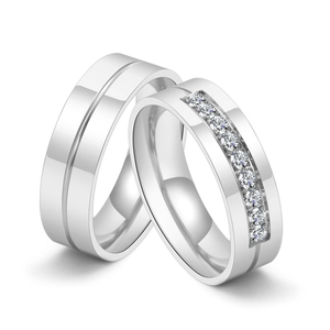 Paarringe aus Titanstahl mit glattem Finish und Diamantbesatz für Verlobung und Hochzeit
