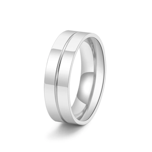 Nahaufnahme eines polierten Titanstahlrings mit minimalistischem Rillendetail
