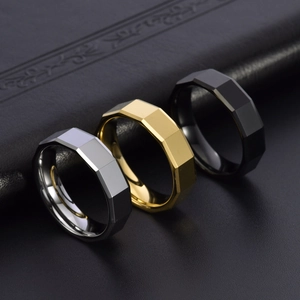 Bagues en acier au tungstène facettées pour hommes en argent, or et noir mat