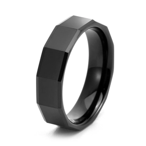 Bague en tungstène noir pour homme avec coupe géométrique facettée et fini poli brillant