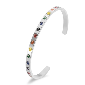 Bracelet jonc ouvert en acier titane avec motifs de pattes d'animaux multicolores