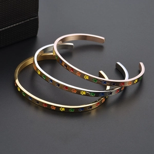 Bracelets joncs ouverts en forme de C avec motifs de pattes d'animaux arc-en-ciel