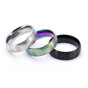 Lot de bagues en acier inoxydable à motif ondulé en argent, arc-en-ciel et noir mat
