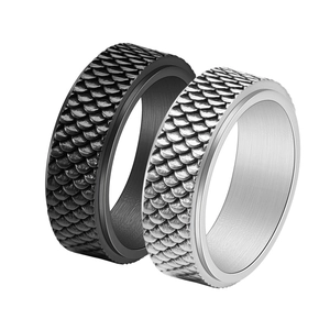 Bagues homme vintage en acier titane avec texture d'écailles de poisson noir et argent