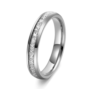 Bague en tungstène argenté avec texture météorite mate et intérieur poli pour hommes et femmes