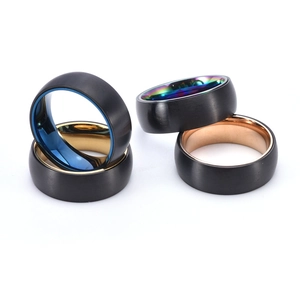 8mm gebürsteter schwarzer Titanstahl Drehender Ring für Herren mit farbigem Innenband