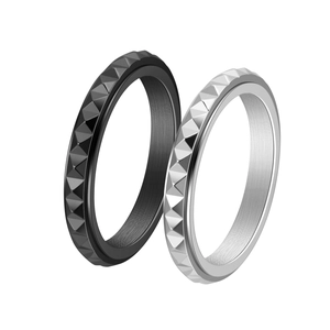 Rotatable stainless steel pyramid rivet ring set in black and silver finishes