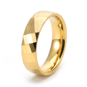 Bague pour homme en tungstène doré avec surface géométrique et polissage miroir