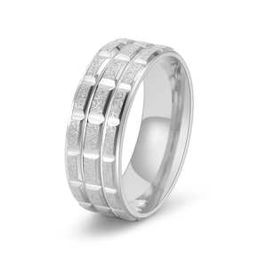 Bague en acier titane pour homme à triple anneau avec textures mates et polies en argent