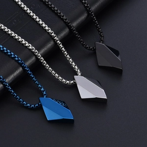 Colliers géométriques en acier au tungstène bleu, argent et noir avec pendentif losange