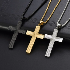 Pendentifs croix gravés en or, argent et noir en acier inoxydable avec motif rayon de soleil