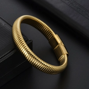 Bracciale da uomo in acciaio al titanio dorato con chiusura magnetica e maglia a serpente