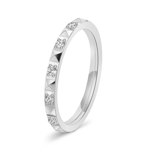 Bague femme 2mm avec clous pyramide et diamants incrustés en style minimaliste argent