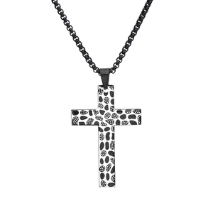 Pendentif croix vintage avec motif à pois noir et blanc et chaîne à mailles carrées