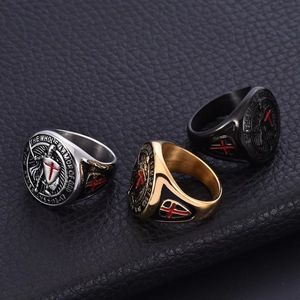 Retro Knights Templar shield ring with red cross and biblical verse engraving