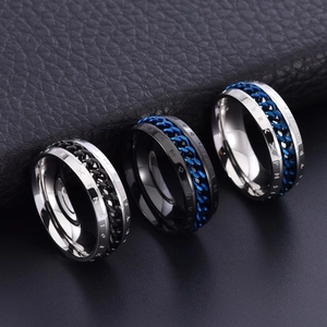 Anello vichingo nordico con catena rotante in acciaio inossidabile in tre colori