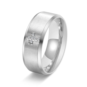 Bague en acier titane brossé 8mm pour homme avec motif croix en zircons incrustés
