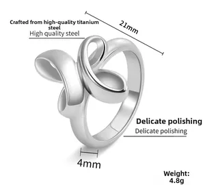 Bague croisée en acier titane poli argenté, largeur 21mm et poids léger de 4,8g