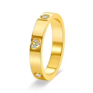 Bague Luxueuse en Acier Titane avec Cœur Incrusté de Strass Plaqué Or 18K pour Femme Bijoux de Mariage et Fiançailles