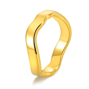 Unregelmäßiger Wellenring aus 18K vergoldetem Edelstahl mit glänzendem Finish