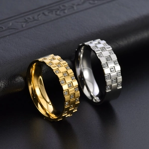 Bagues mixtes en acier titane avec motif damier et zircones en or et argent