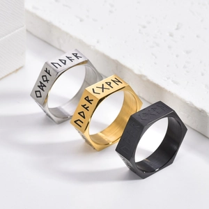 Bagues Vikings en acier titane brossé avec runes en argent, or et noir
