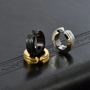 Macro de boucles d'oreilles clips en acier inoxydable, finitions noir, or et argent