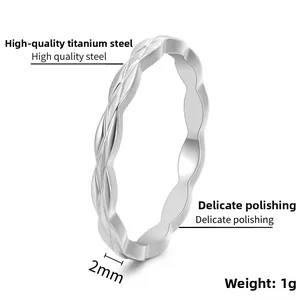 Detail eines 2mm polierten Titanstahl-Wellenrings mit feiner Handwerkskunst gezeigt