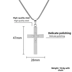 Détails du pendentif croix en acier titane avec zirconiums et mesures de l'article