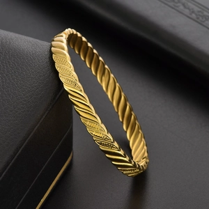 Luxurious 18k gold plated titanium steel twisted rope bangle for men and women