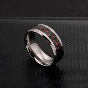 Bague en acier titane poli avec insert en fibre de carbone noir et rouge, style minimaliste