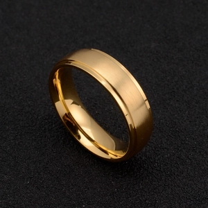 Bague homme plaquée or 18K avec finition mate brossée et bords polis effet miroir