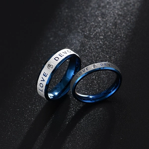 Anelli di coppia in acciaio inox blu e argento con incisione Love Devotion e diamante