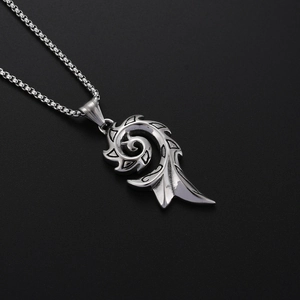 Pendentif flamme tribale rétro en acier inoxydable avec chaîne vénitienne classique