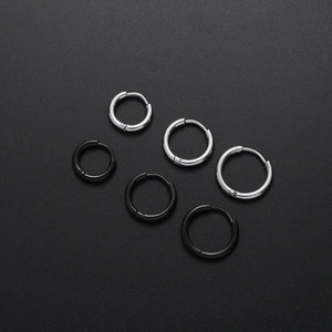 Lot de six boucles d'oreilles créoles en acier inoxydable poli noir et argent