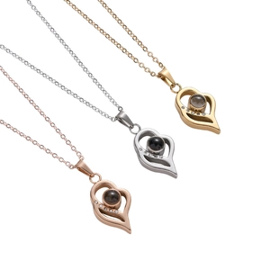 Colliers de projection en cœur en argent, or et or rose avec de petits cristaux brillants